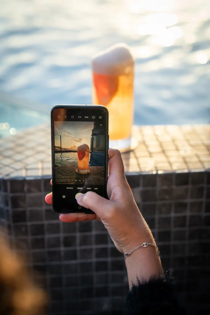 Fotógrafo de publicidad y redes sociales en Barcelona, especializado en contenido para Instagram, TikTok, campañas virales y marketing digital.